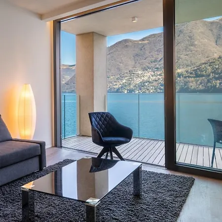 Lakefront Private Parking And Pool Apartament *