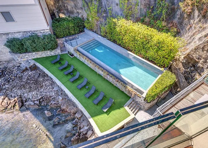Lakefront Private Parking And Pool شقة *